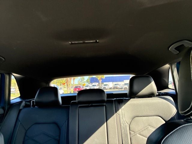 2025 Volkswagen Atlas Cross Sport 2.0T SE W/TECHNOLOGY SUV Slide 31