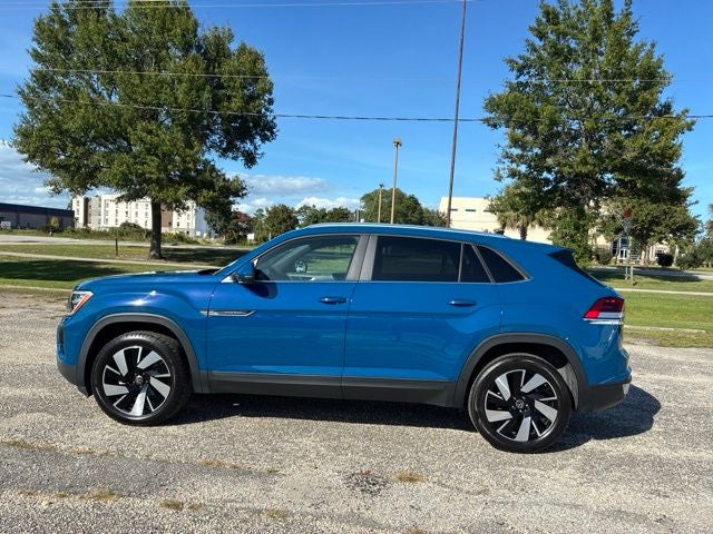 2025 Volkswagen Atlas Cross Sport 2.0T SE W/TECHNOLOGY SUV Slide 4