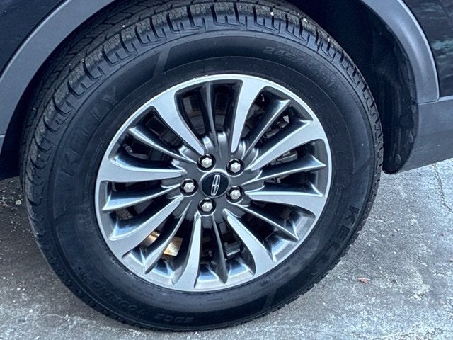 2021 Lincoln Nautilus STANDARD SUV Slide 11