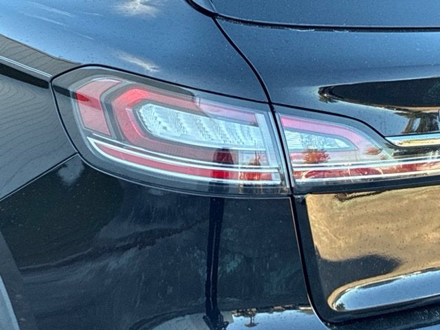 2021 Lincoln Nautilus STANDARD SUV Slide 12