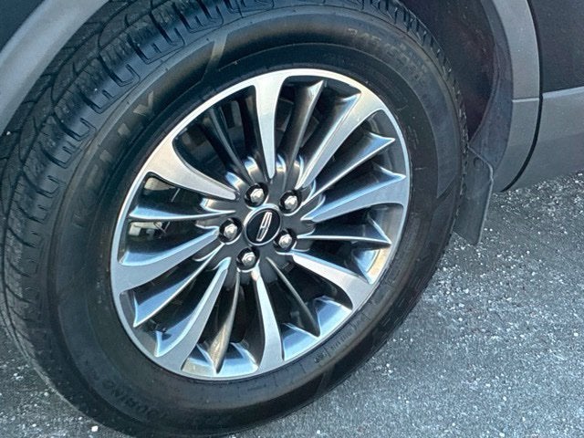 2021 Lincoln Nautilus STANDARD SUV Slide 14