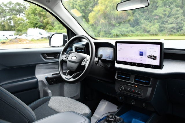 2026 Ford Maverick XLT Crew Cab Pickup Slide 23