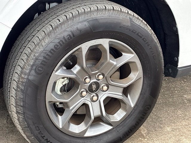 2026 Ford Maverick XLT Crew Cab Pickup Slide 9