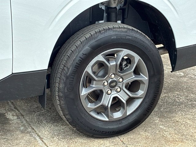 2026 Ford Maverick XLT Crew Cab Pickup Slide 10