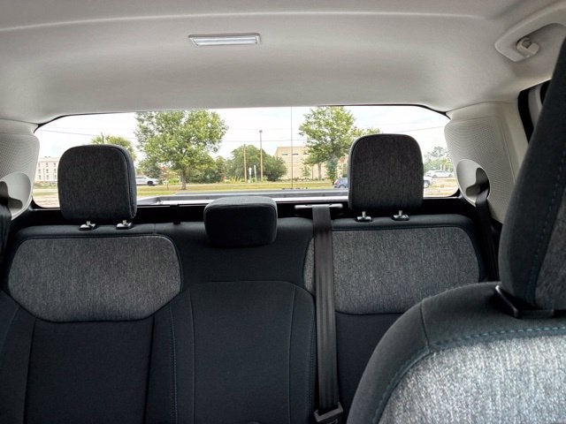 2026 Ford Maverick XLT Crew Cab Pickup Slide 33