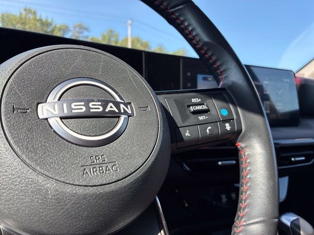 2025 Nissan Kicks SR SUV Slide 25