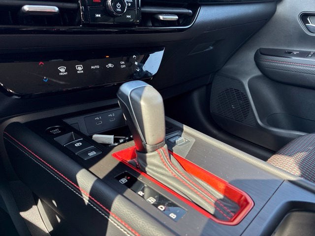 2025 Nissan Kicks SR SUV Slide 29