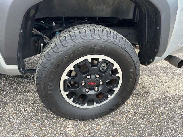2025 Toyota Tacoma TRD OFF-ROAD Crew Cab Pickup Slide 10