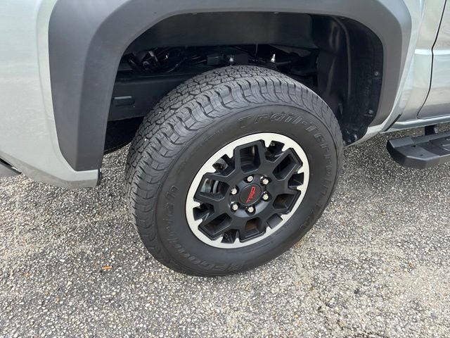 2025 Toyota Tacoma TRD OFF-ROAD Crew Cab Pickup Slide 14