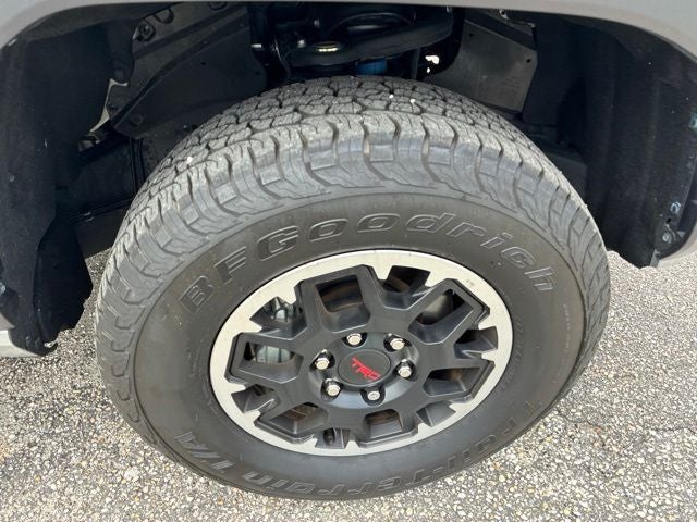 2025 Toyota Tacoma TRD OFF-ROAD Crew Cab Pickup Slide 15
