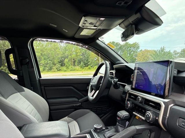 2025 Toyota Tacoma TRD OFF-ROAD Crew Cab Pickup Slide 21