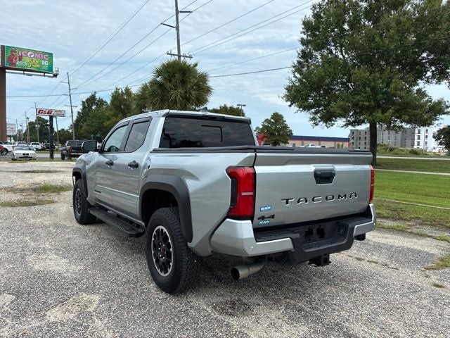2025 Toyota Tacoma TRD OFF-ROAD Crew Cab Pickup Slide 3