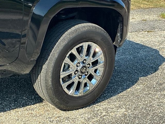 2024 Toyota Tacoma LIMITED Crew Cab Pickup Slide 14