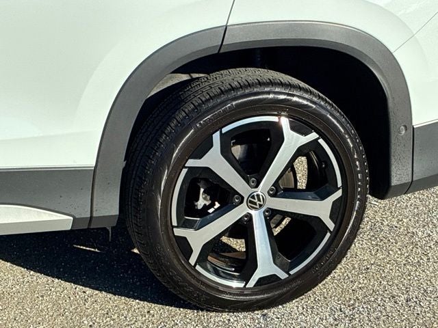 2025 Volkswagen Tiguan 2.0T SE SUV Slide 10