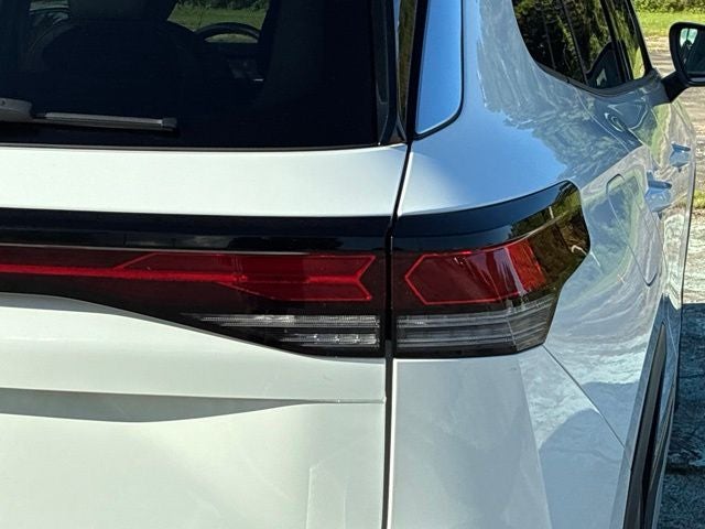 2025 Volkswagen Tiguan 2.0T SE SUV Slide 12