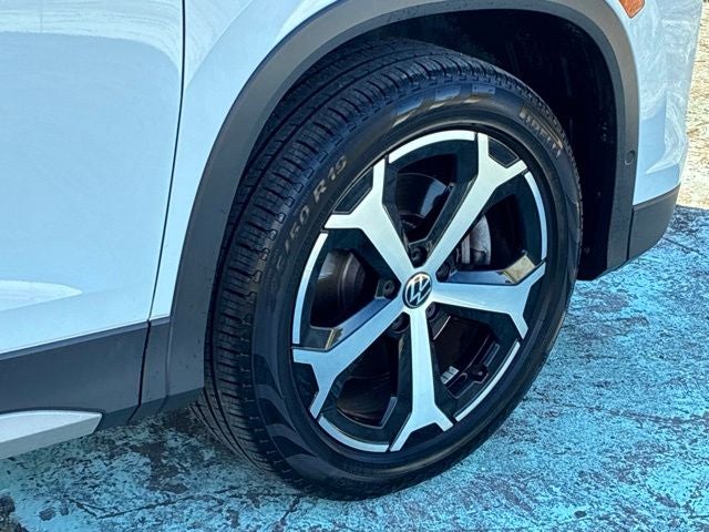 2025 Volkswagen Tiguan 2.0T SE SUV Slide 14
