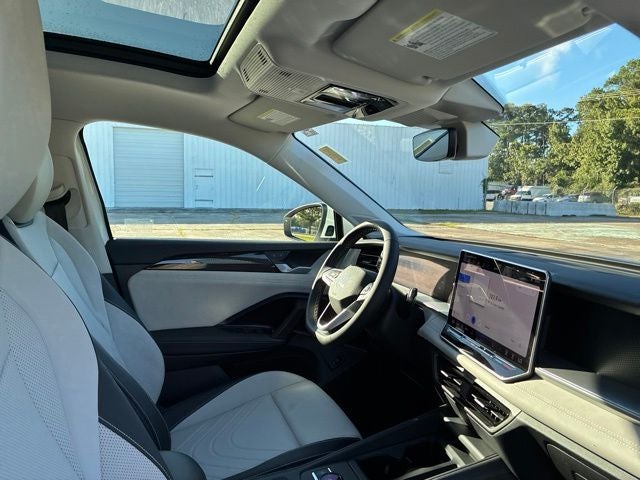2025 Volkswagen Tiguan 2.0T SE SUV Slide 22