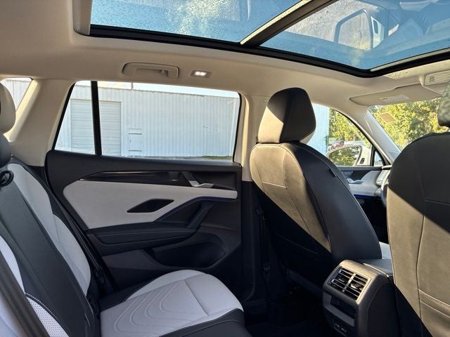 2025 Volkswagen Tiguan 2.0T SE SUV Slide 23