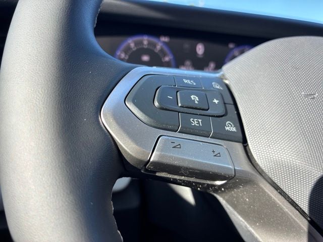 2025 Volkswagen Tiguan 2.0T SE SUV Slide 26