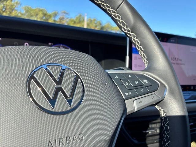 2025 Volkswagen Tiguan 2.0T SE SUV Slide 26
