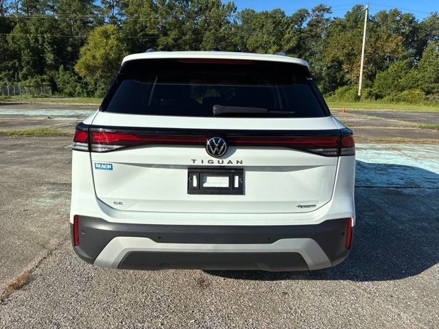 2025 Volkswagen Tiguan 2.0T SE SUV Slide 2