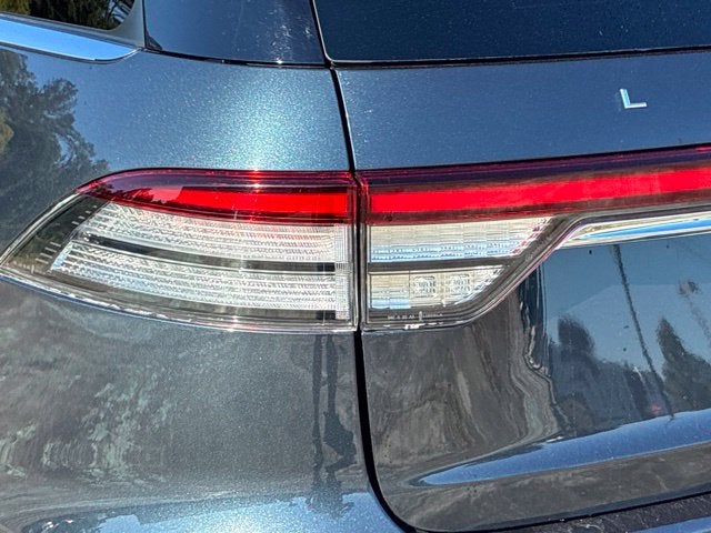 2023 Lincoln Aviator RESERVE PREMIUM SUV Slide 11