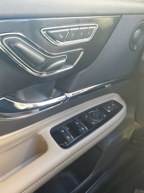 2022 Lincoln Corsair RESERVE SUV Slide 9