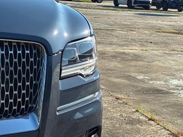 2023 Lincoln Navigator RESERVE SUV Slide 9