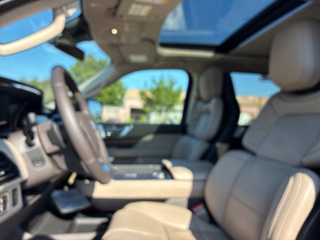 2023 Lincoln Navigator RESERVE SUV Slide 19