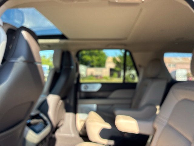 2023 Lincoln Navigator RESERVE SUV Slide 20
