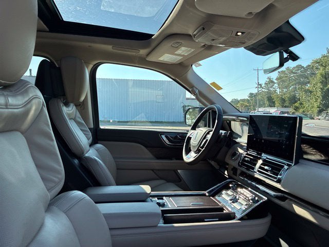 2023 Lincoln Navigator RESERVE SUV Slide 21