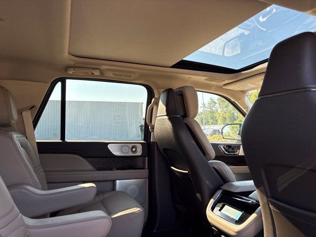 2023 Lincoln Navigator RESERVE SUV Slide 22