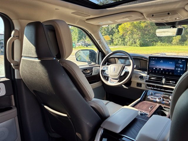 2023 Lincoln Navigator RESERVE SUV Slide 24