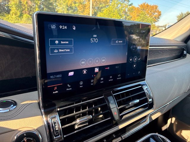 2023 Lincoln Navigator RESERVE SUV Slide 30