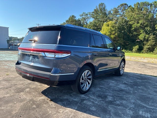 2023 Lincoln Navigator RESERVE SUV Slide 1