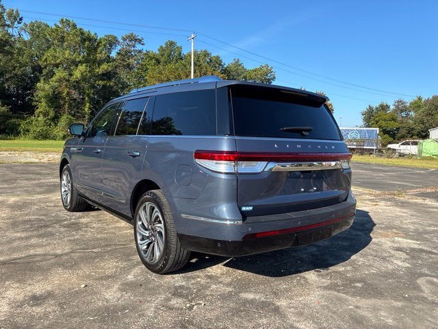 2023 Lincoln Navigator RESERVE SUV Slide 4