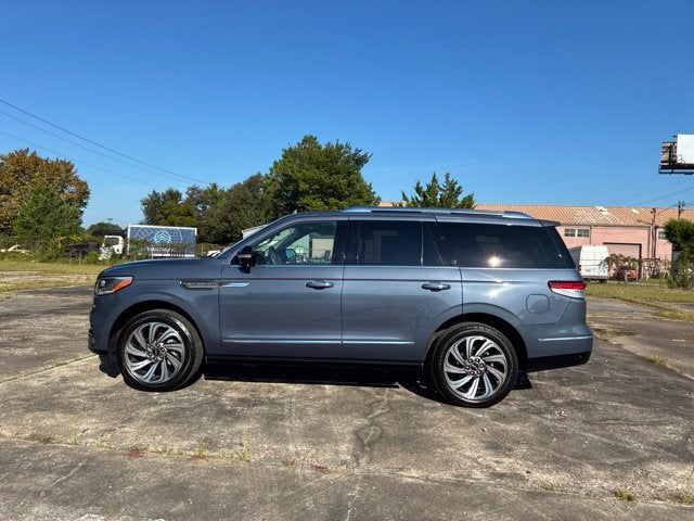 2023 Lincoln Navigator RESERVE SUV Slide 4