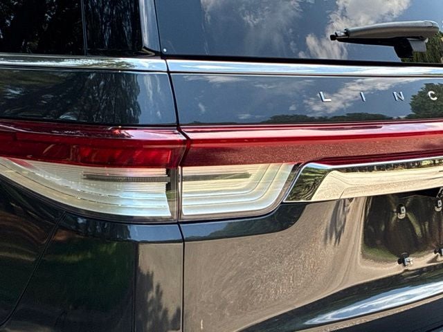 2023 Lincoln Navigator RESERVE SUV Slide 11