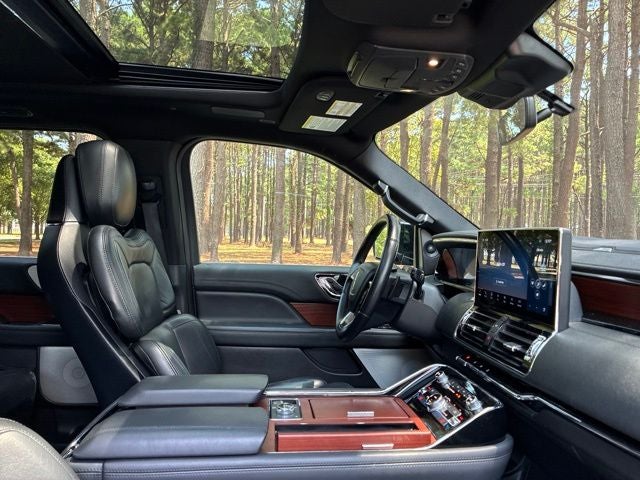 2023 Lincoln Navigator RESERVE SUV Slide 21