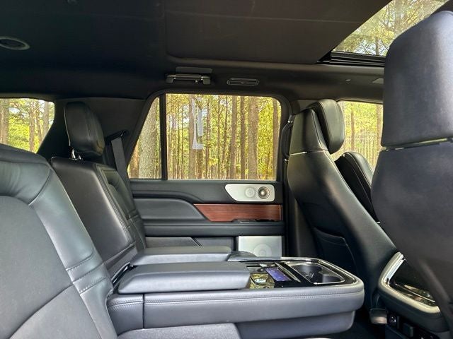 2023 Lincoln Navigator RESERVE SUV Slide 23