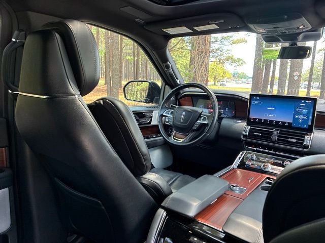 2023 Lincoln Navigator RESERVE SUV Slide 24