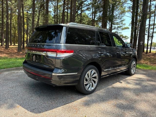 2023 Lincoln Navigator RESERVE SUV Slide 1
