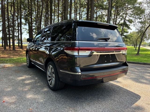 2023 Lincoln Navigator RESERVE SUV Slide 3