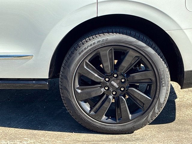 2024 Lincoln Navigator RESERVE SUV Slide 10
