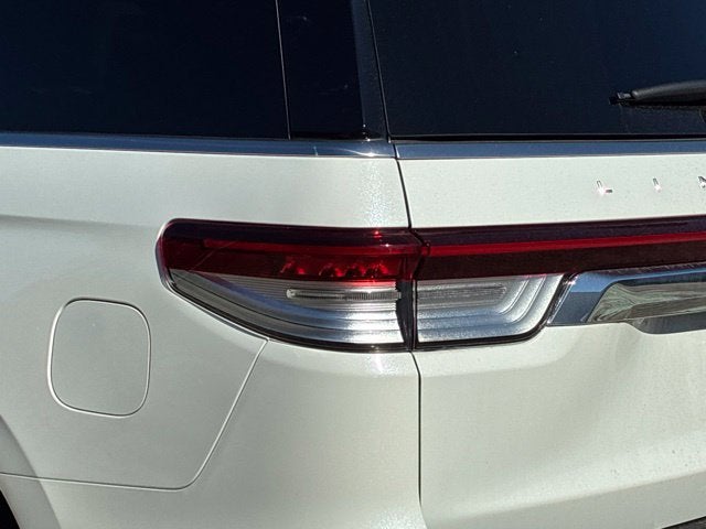 2024 Lincoln Navigator RESERVE SUV Slide 11