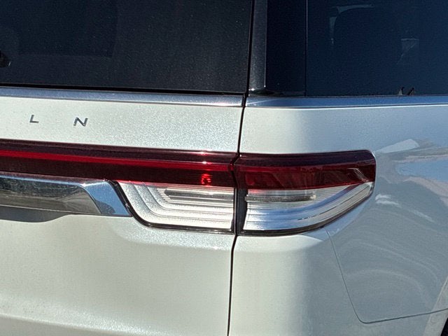 2024 Lincoln Navigator RESERVE SUV Slide 12