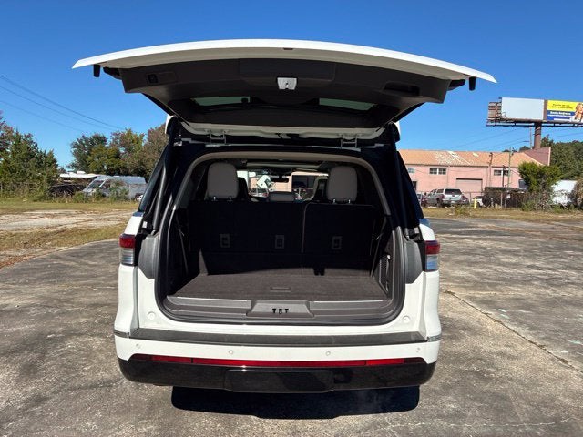 2024 Lincoln Navigator RESERVE SUV Slide 16