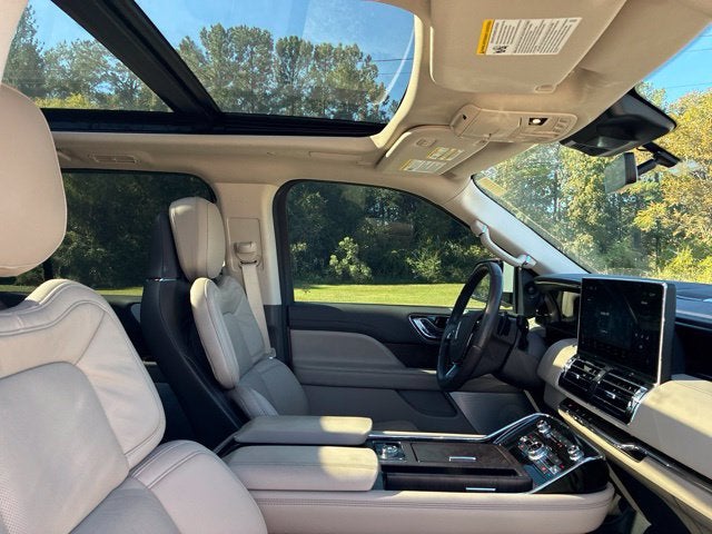2024 Lincoln Navigator RESERVE SUV Slide 21