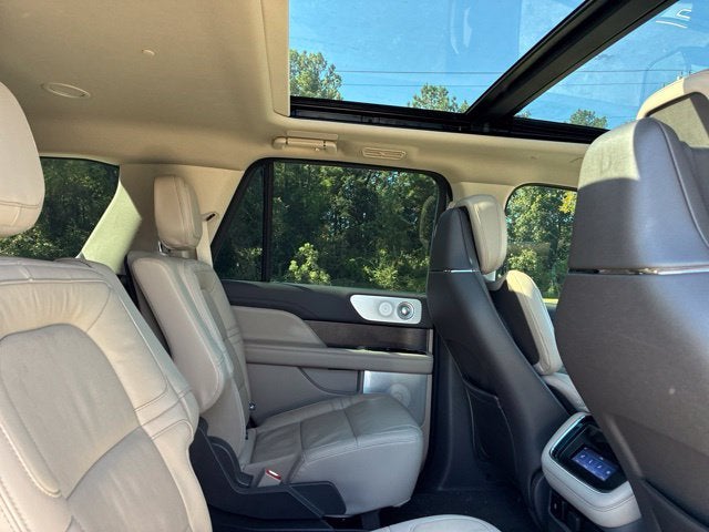 2024 Lincoln Navigator RESERVE SUV Slide 22