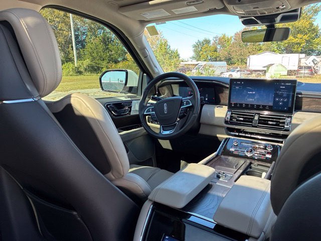2024 Lincoln Navigator RESERVE SUV Slide 24